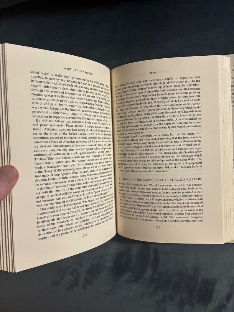 Historia de la guerra, de John Keegan, 1993. Primera edición, primera impresión. Tapa dura. En excelente/casi excelente estado. imagen 8