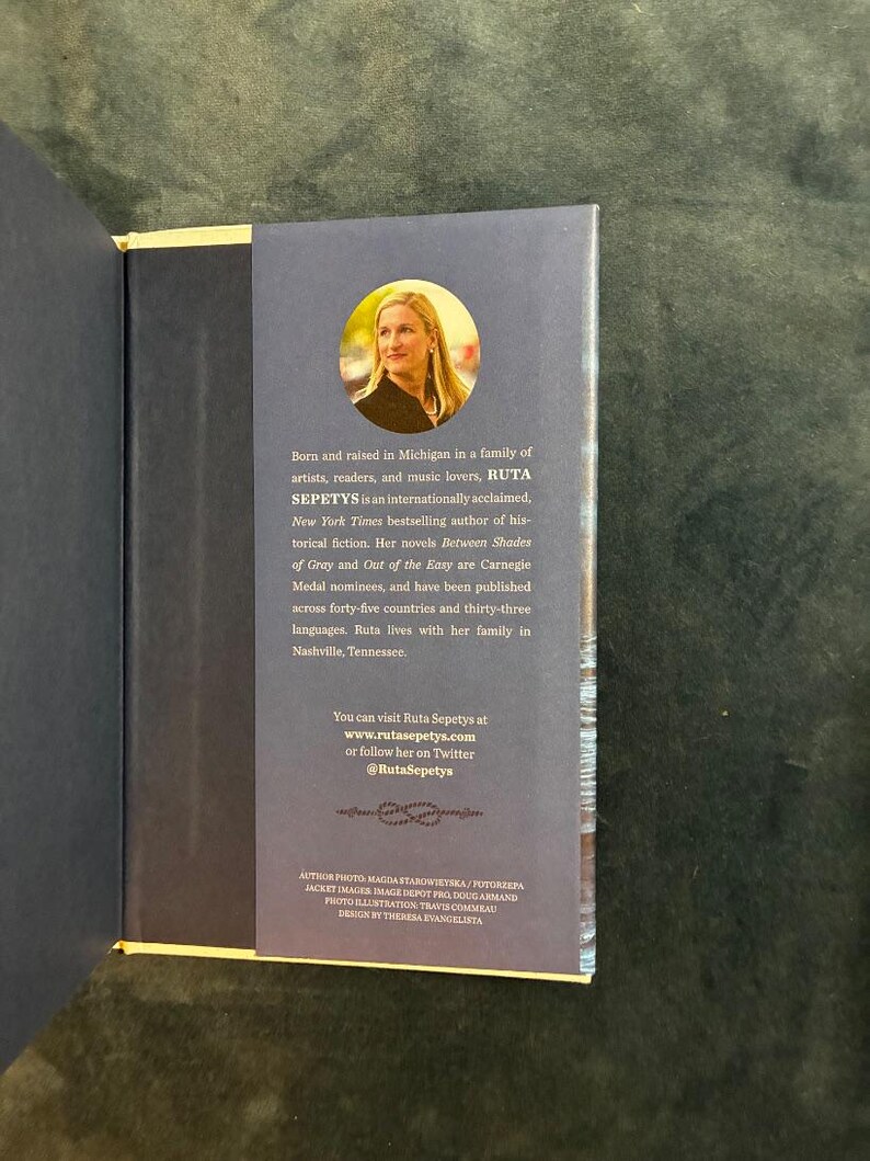 Salt to the Sea by Ruta Sepetys Signed 2016 First Edition First Printing Near Fine/VG+ image 7