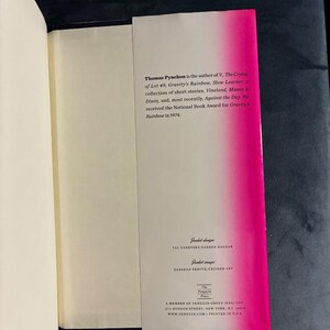 Vicio inherente de Thomas Pynchon, 2009, primera edición, primera impresión, tapa dura, en excelente estado. imagen 5