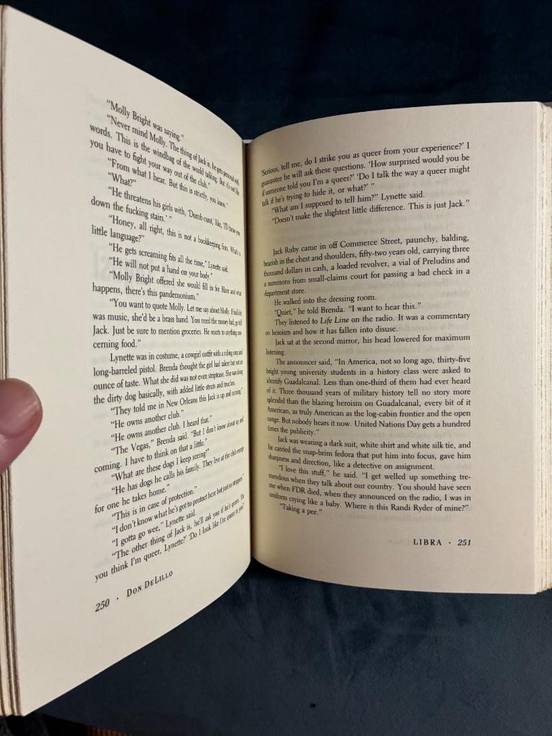 Libra de Don DeLillo, 1988, primera edición, primera impresión, casi perfecto/muy buen estado+. imagen 5