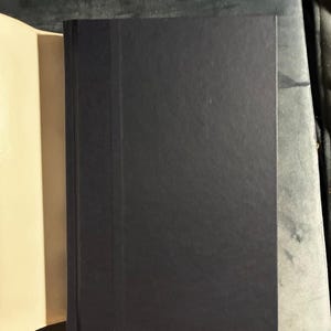Vicio inherente de Thomas Pynchon, 2009, primera edición, primera impresión, tapa dura, en excelente estado. imagen 8