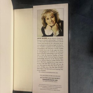 Spider Bones de Kathy Reichs. Primera edición, primera impresión. Excelente estado/Muy buen estado. imagen 3