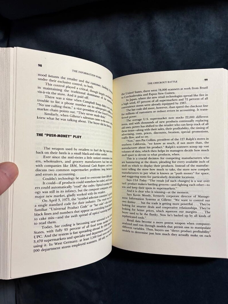 Powershift: Knowledge, Wealth, and Violence at the Edge of the 21st Century by Alvin Toffler 1990 First Edition First Printing Hardcover image 6