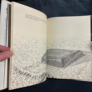 Pyramid by David Macaulay 1975 First Edition Second Printing Very Good/Very Good image 4