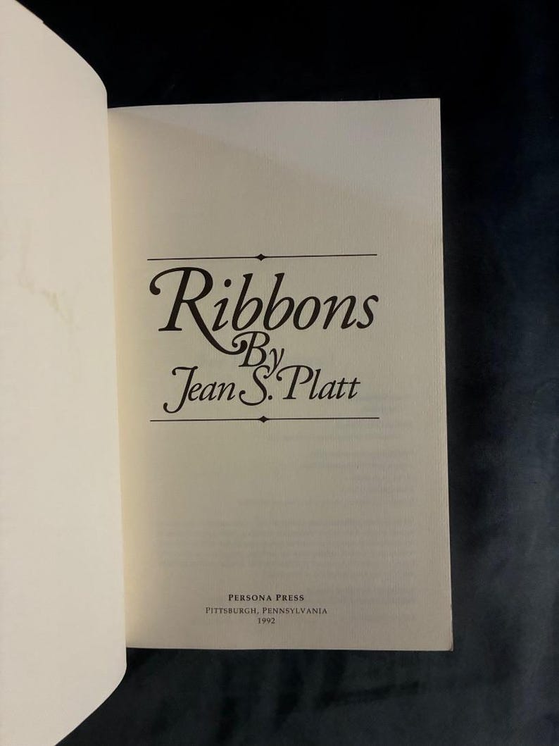 Ribbons de Jean S. Platt. Firmado. 1992. Primera edición. Primera impresión. Tapa blanda. Muy buen estado. imagen 4