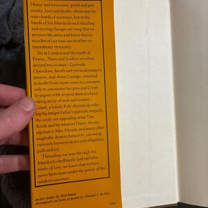 Suore e soldati di Iris Murdoch, 1981, Prima edizione, Prima stampa, Ottime condizioni. immagine 2