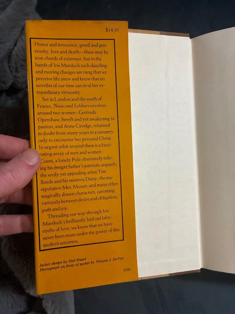 Suore e soldati di Iris Murdoch, 1981, Prima edizione, Prima stampa, Ottime condizioni. immagine 2
