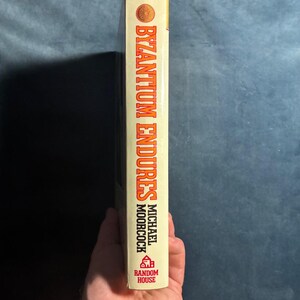 Bizancio perdura, de Michael Moorcock, 1981. Primera edición, primera impresión. En muy buen estado. Tapa dura. imagen 7