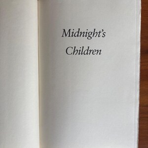 Mitternachtskinder von Salman Rushdie, 1. US-Ausgabe, 1. Druck – Mylar-Hülle mit Sammelkarten Bild 7