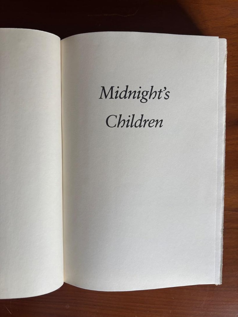 Mitternachtskinder von Salman Rushdie, 1. US-Ausgabe, 1. Druck – Mylar-Hülle mit Sammelkarten Bild 7