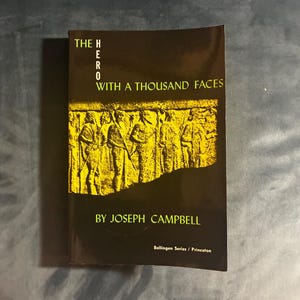 ジョセフ・キャンベル著『千の顔を持つ英雄』1973年プリンストン大学出版局版第3刷、ほぼ美品のペーパーバック 画像 1