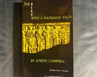 Le Héros aux mille visages de Joseph Campbell, édition de 1973 des Presses universitaires de Princeton, troisième tirage, broché en très bon état.