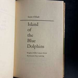 La isla de los delfines azules de Scott O'Dell. Edición del club de lectura. Muy buen estado/buen estado. Tapa dura. imagen 6