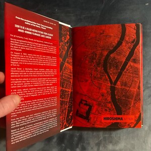 Fantasmi di Hiroshima di Charles Pellegrino 2025 Prima edizione Prima stampa Quasi perfetto/Quasi perfetto immagine 4
