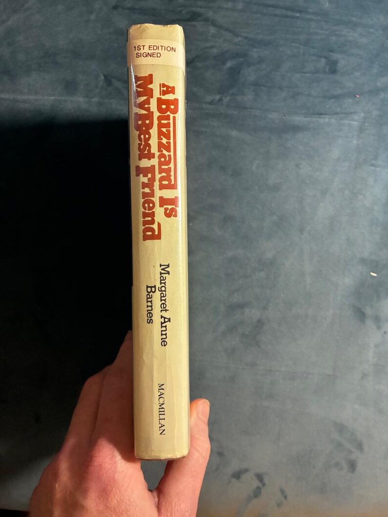 Primera edición firmada: Un buitre es mi amigo, de Margaret Anne Barnes (1981) imagen 4