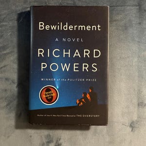 Verwarring door Richard Powers Eerste editie Eerste druk In uitstekende/bijna uitstekende staat Hardcover afbeelding 1