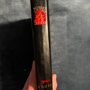 Eine Flagge für den Sonnenaufgang von Robert Stone, 1981, Erstausgabe, erster Druck, Nahezu neuwertig/VG+ Bild 7