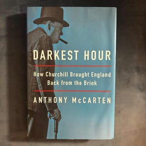 Die dunkelste Stunde: Wie Churchill England vom Abgrund zurückbrachte von Anthony McCarten Erste Auflage, erster Druck Nahezu neuwertig/Sehr gut Bild 1