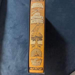Sobre el origen de las especies, de Charles Darwin. Folio Society, edición de 2006. Tapa dura, en muy buen estado. imagen 8