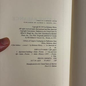 Un equilibrio delicado de Rohinton Mistry, 1996, primera edición, primera impresión, casi perfecto/casi perfecto imagen 3