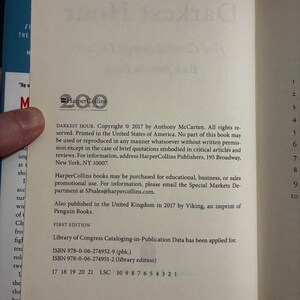 Die dunkelste Stunde: Wie Churchill England vom Abgrund zurückbrachte von Anthony McCarten Erste Auflage, erster Druck Nahezu neuwertig/Sehr gut Bild 5