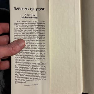 Gardens of Stone van Nicholas Proffitt, 1983, eerste editie, eerste druk. Zo goed als nieuw/zeer goed. afbeelding 2