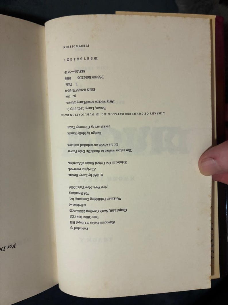 Dirty Work de Larry Brown, 1989, première édition, premier tirage, état proche du neuf. image 3