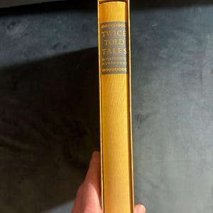 Contes deux fois racontés de Nathaniel Hawthorne, édition Heritage, couverture rigide en excellent état image 1