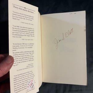 Ribbons de Jean S. Platt. Firmado. 1992. Primera edición. Primera impresión. Tapa blanda. Muy buen estado. imagen 2