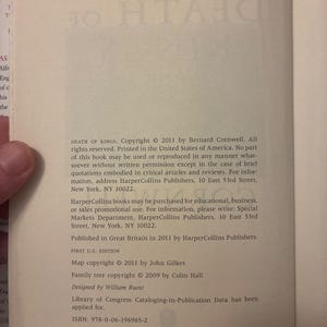 Muerte de reyes de Bernard Cornwell. Primera edición, primera impresión. Tapa dura. Muy buen estado/casi perfecto. imagen 2