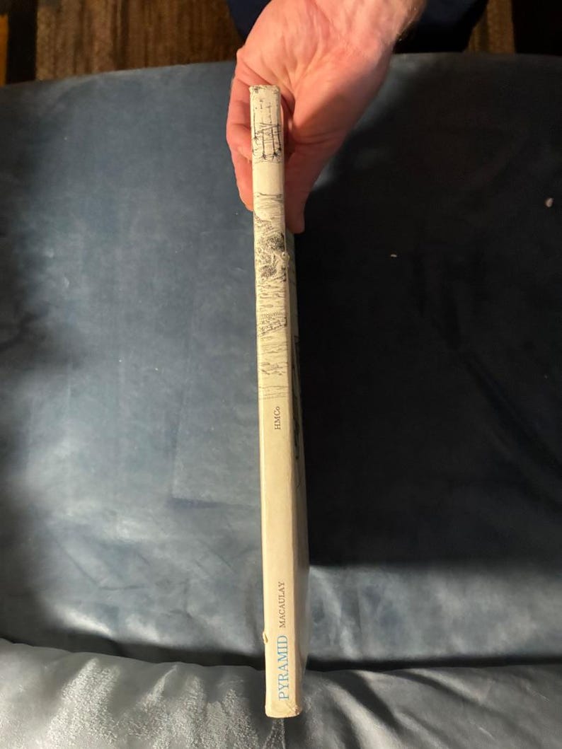 Pyramid by David Macaulay 1975 First Edition Second Printing Very Good/Very Good image 8
