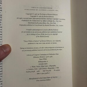 Oscar Wilde de Richard Ellmann. Primera edición, primera impresión. Tapa dura. En excelente estado. imagen 6