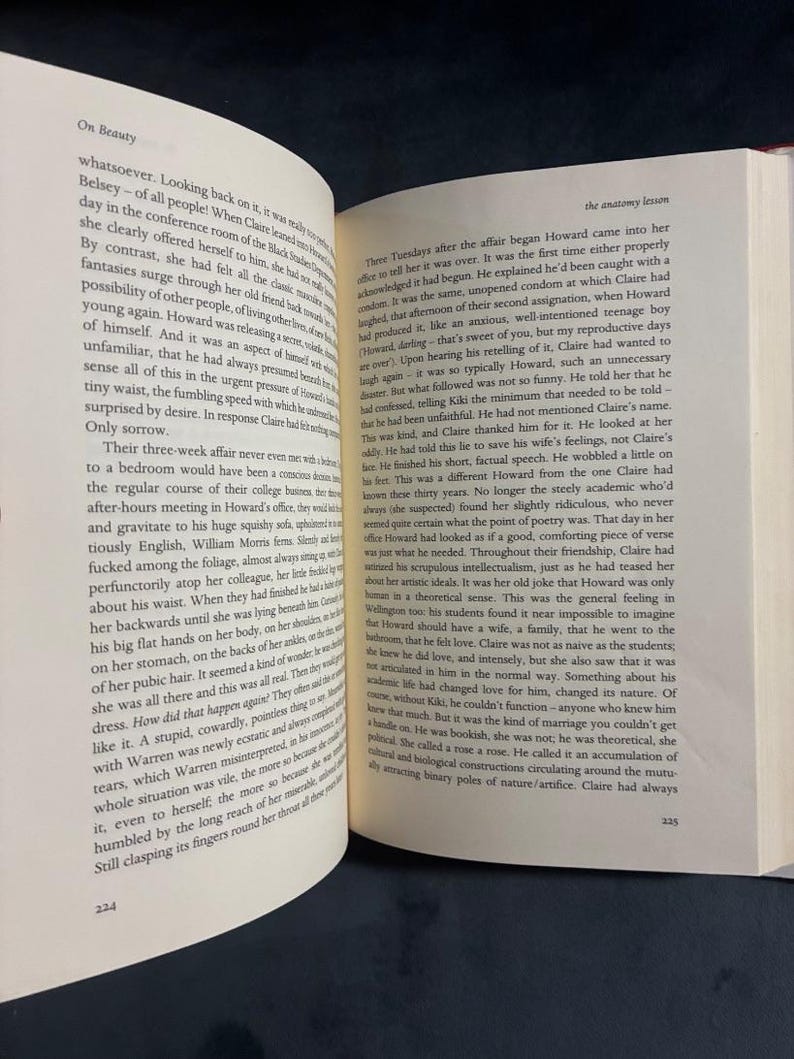 Sobre la belleza, de Zadie Smith. Primera edición, segunda impresión. Tapa dura. Muy buen estado. imagen 6
