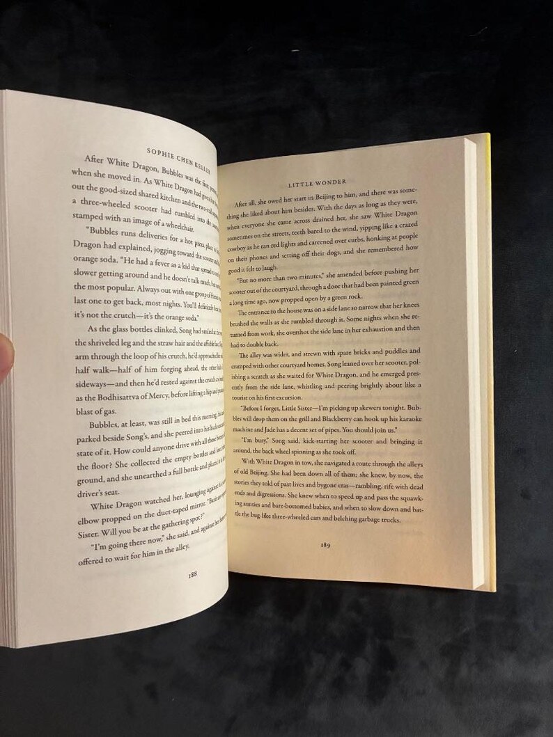 Little Wonder de Sophie Chen Keller, 2026, primera edición, primera impresión, casi perfecto/muy bueno. imagen 4