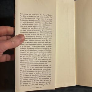 Historia de la guerra, de John Keegan, 1993. Primera edición, primera impresión. Tapa dura. En excelente/casi excelente estado. imagen 2