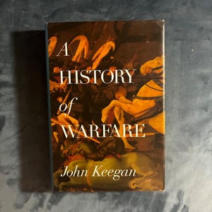 Historia de la guerra, de John Keegan, 1993. Primera edición, primera impresión. Tapa dura. En excelente/casi excelente estado. imagen 1