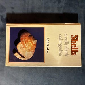 Shells: a collector's color guide by J. & R. Senders 1984 First Edition First Printing Very Good/Good Hardcover image 10