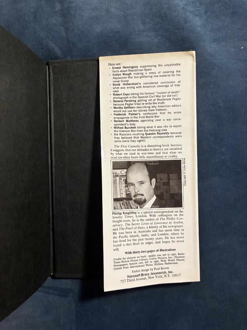 La primera víctima de Phillip Knightley, 1975, primera edición, segunda impresión, casi perfecto/muy bueno. imagen 5