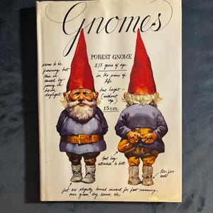 Gnomos de Wil Huygen; ilustrado por Rien Poortvliet 1977 Primera edición Reimpresión Casi perfecto/Casi perfecto imagen 1