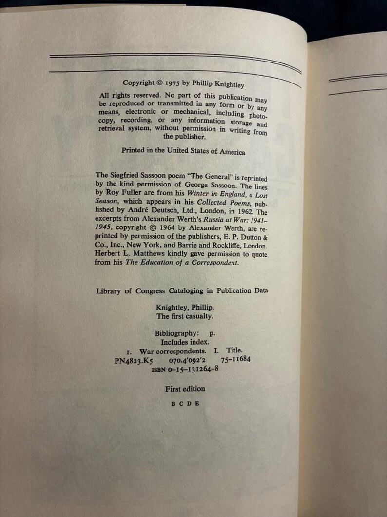 La primera víctima de Phillip Knightley, 1975, primera edición, segunda impresión, casi perfecto/muy bueno. imagen 3