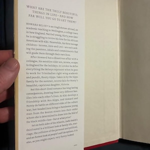 Sobre la belleza, de Zadie Smith. Primera edición, segunda impresión. Tapa dura. Muy buen estado. imagen 2
