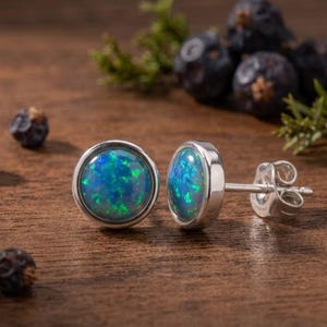 Ohrstecker mit natürlichem Opal, 7 mm runde Opalohrringe, Ohrstecker aus 925er Sterlingsilber, Regenbogenopal-Schmuck, minimalistischer Opal-Ohrstecker, Geschenk für Sie