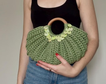 The "Pearl" Clamshell Handbag
