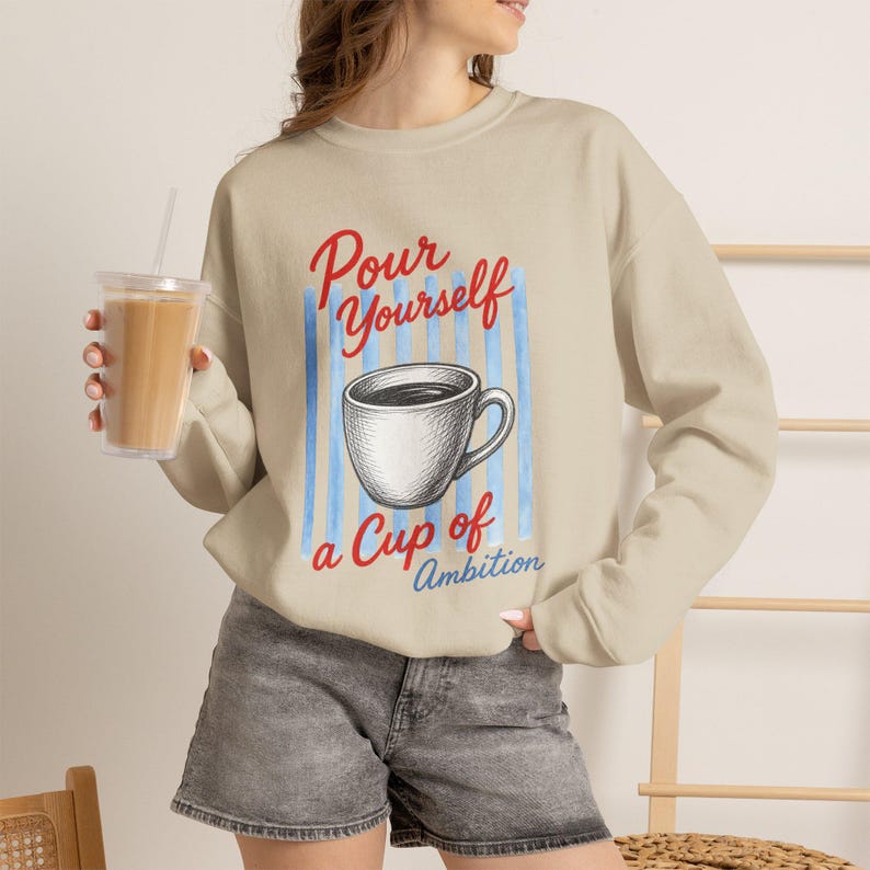 Moletom "Sirva-se de uma Xícara de Ambição" | Dolly Crewneck imagem 3