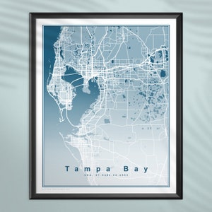 Tampabaai Florida | Geef je huis een nieuwe smaak met deze prachtige muurkunst van de Tampa Bay Florida Map. Download en print vandaag nog!