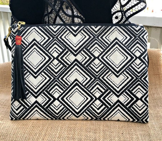 Black and white clutch purse deals