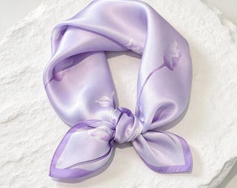 Bufanda cuadrada de satén con estampado floral en acuarela de lavanda, bufanda suave morada para el cuello, bufanda minimalista con flores para el cabello, bufanda para bolso.