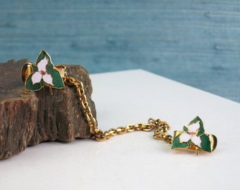 Trillium Enamel Sweater Clip in Gold Tone Metal - Mid Century Cardigan Clip, Sweater Chain - 1950s 1960s Shawl or Collar Clip with Flowers