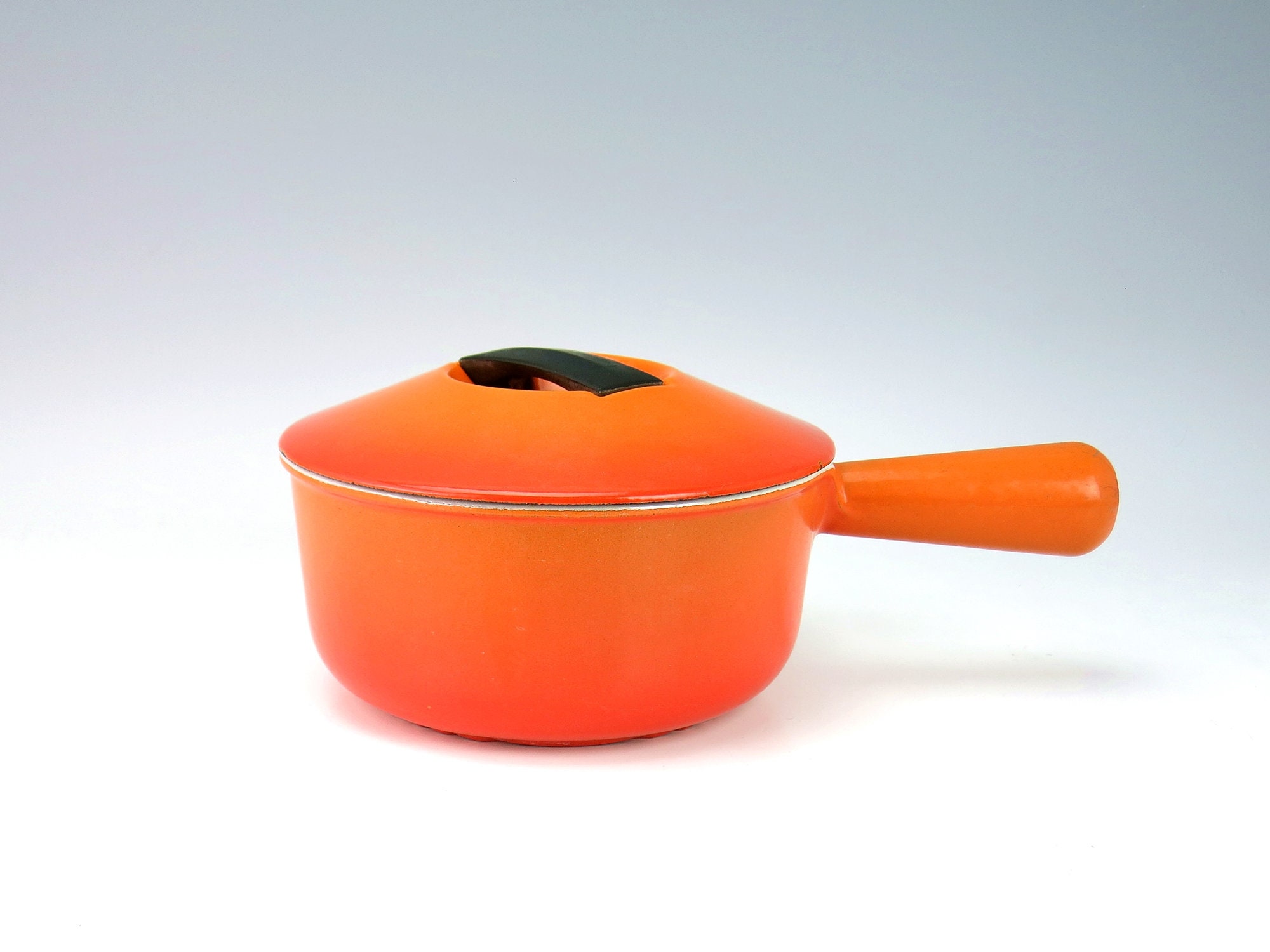 Doufeu Cousances 1553 Cast Iron Dutch Oven, Oval, Very Large Size 20, Flame  Orange Red, Le Creuset, Looped Handles, Made in France -  Finland