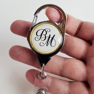 Mousqueton personnalisé, enrouleur de badge rétractable, monogramme porte-clés de sécurité, cadeau pour infirmière, accessoire médical, cadeau pour le personnel hospitalier DR C04